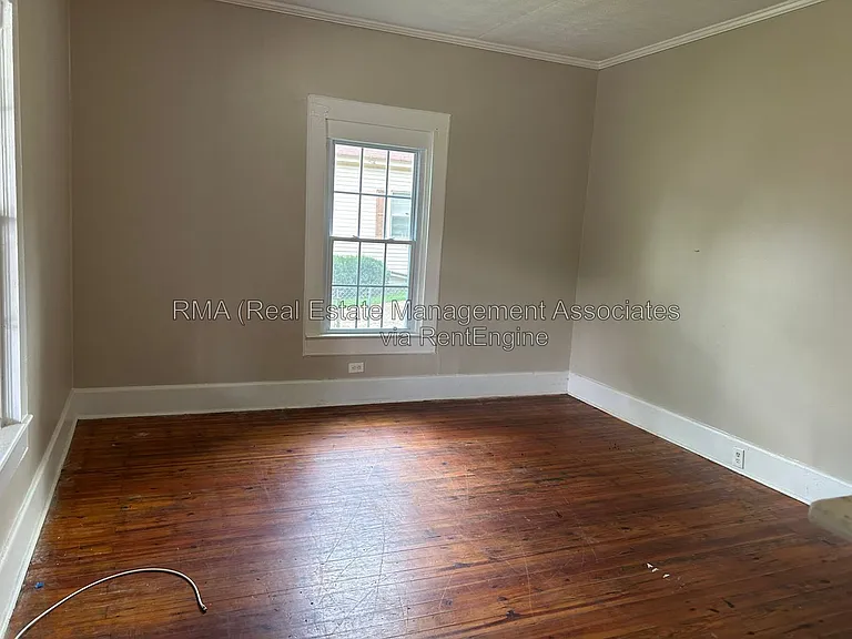 132 Peachtree St — Photo 2