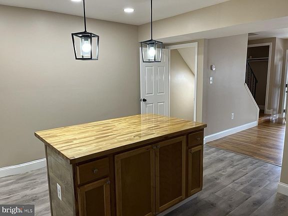 4th image of 4865 Melbourne Rd