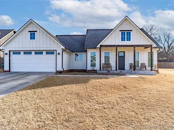 1506 University Cir, Sapulpa, OK 74066