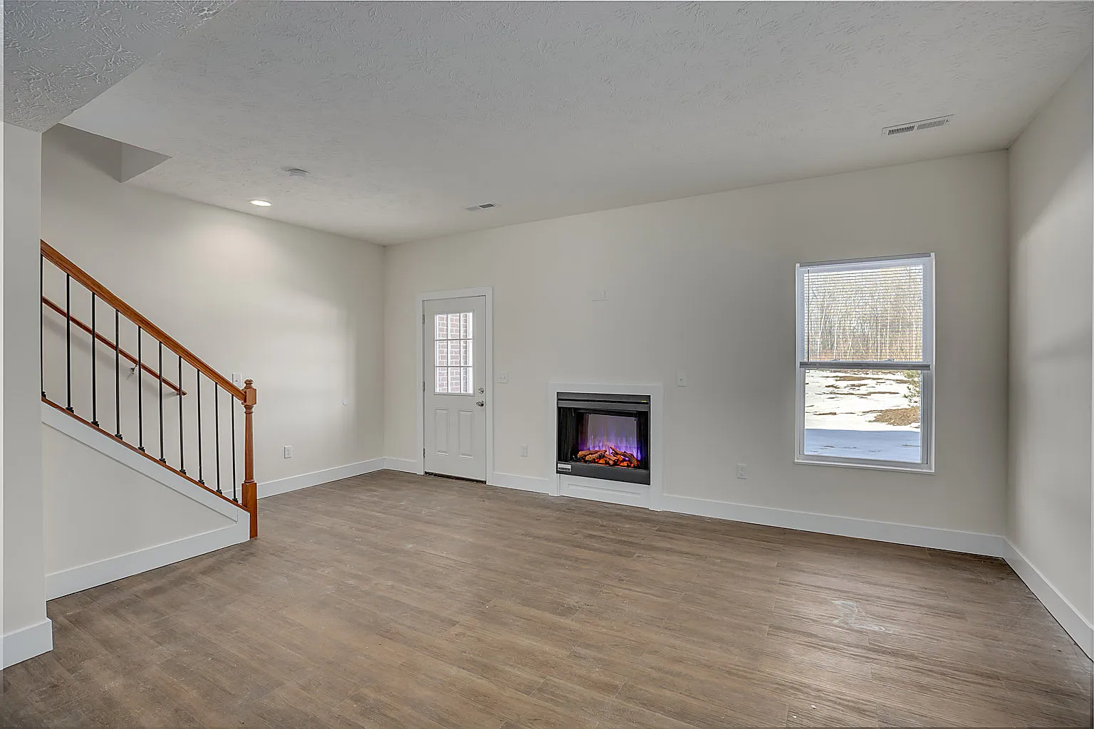 3 bed, 2.5 bath, 1700 sqft, $1,895 — Photo 2