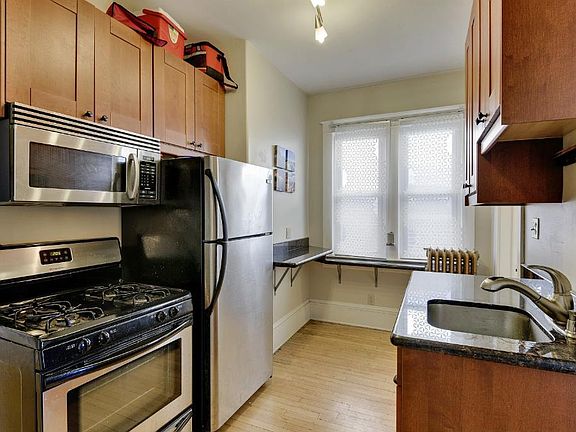 5th image of 2625 Pillsbury Ave S Unit 202