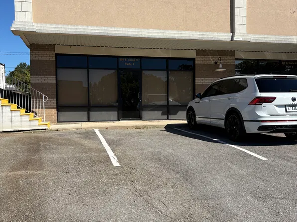 205 E South St, Benton, AR 72015
