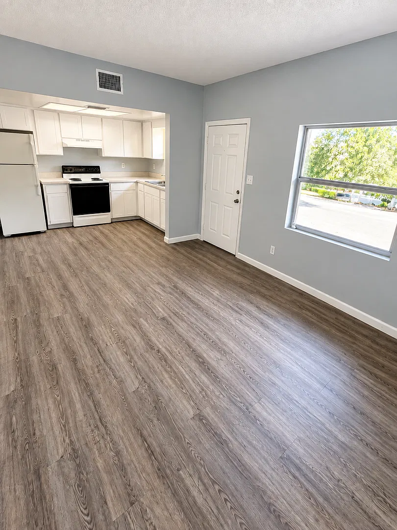519 Morgan Apt 4 — Photo 2