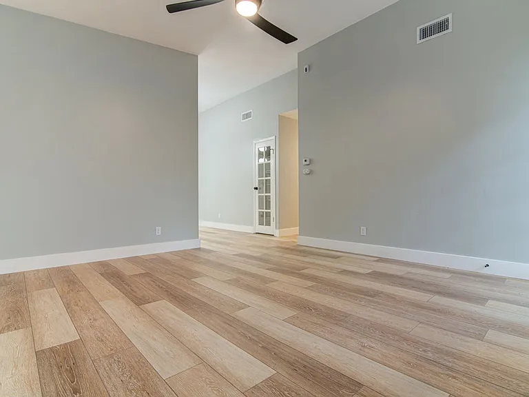 4707 Menchaca Rd — Photo 5