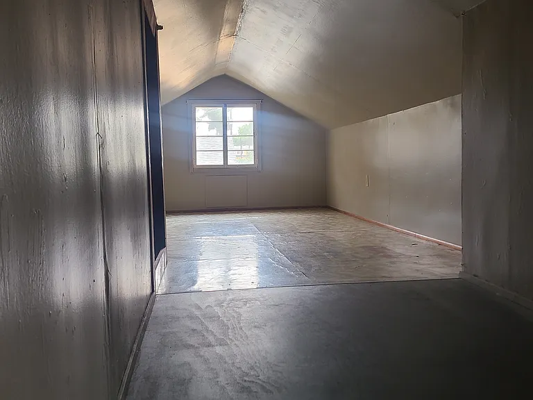 102 S Chestnut St — Photo 12