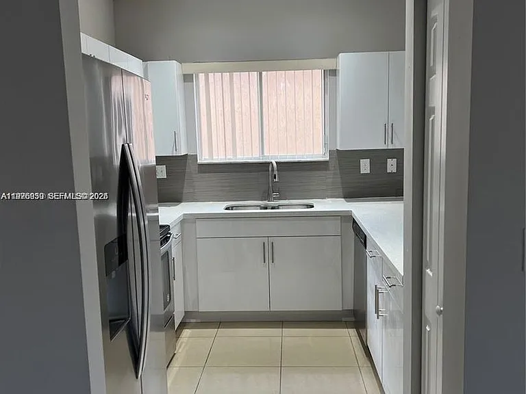 3389 NE 4th St — Photo 1