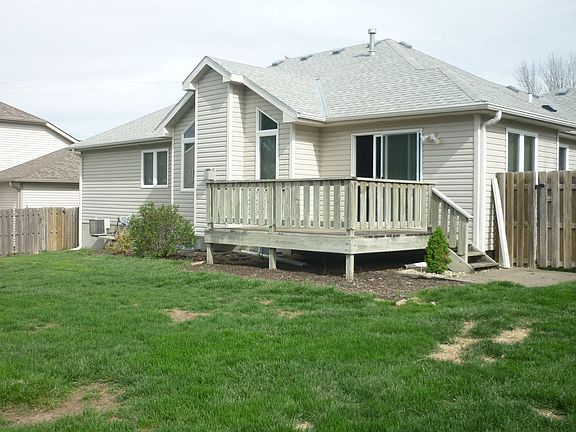 Large corner, privacy fenced yard