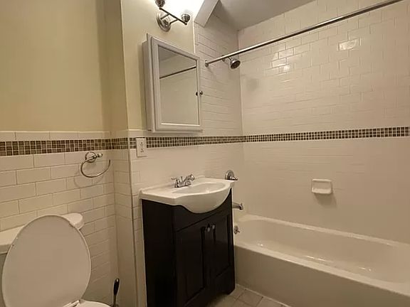 5th image of 1207 Dean St #1R