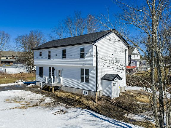 3rd image of 6 Maple Avenue