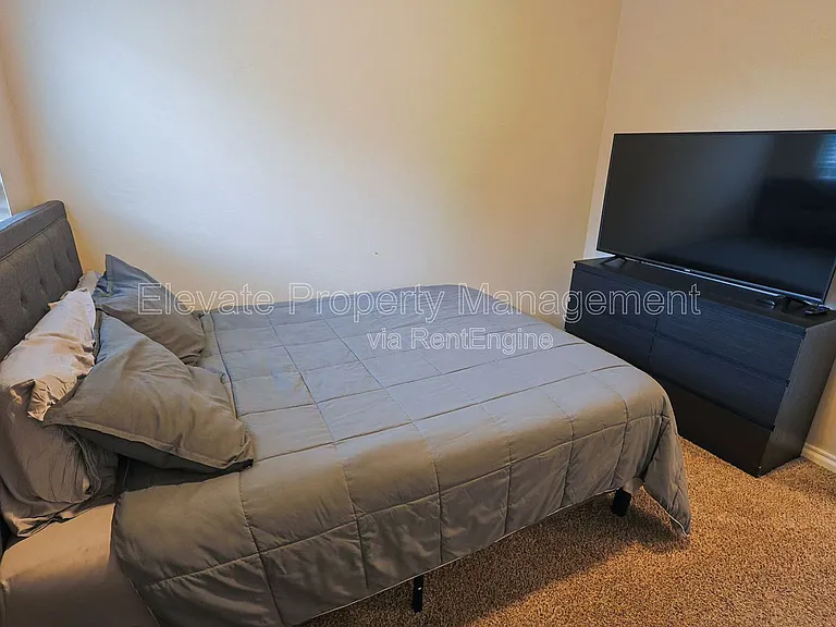 1009 SW 91st St — Photo 16