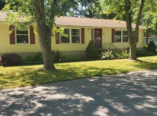 132 Twin Lake Dr, Elyria, OH 44035