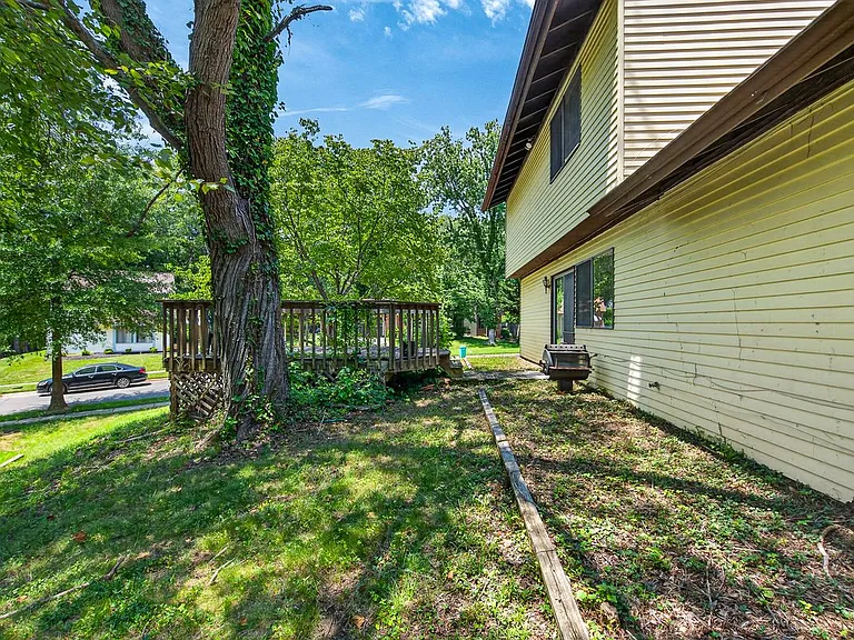 8801 Monmouth Dr — Photo 5