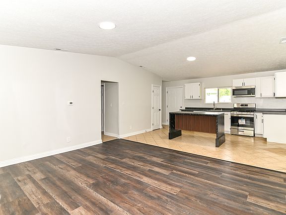 5th image of 9226 Rochelle Dr