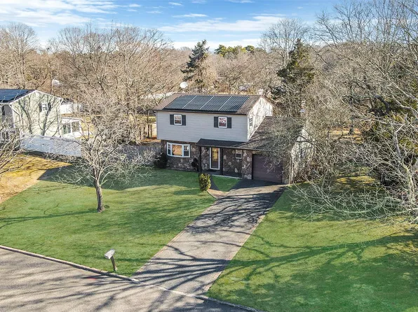 17 Susan Drive, Bellport, NY 11713