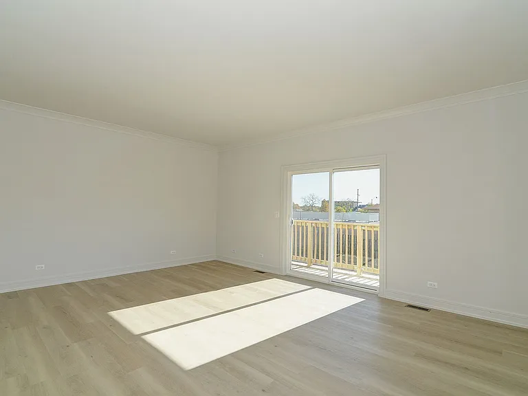214 N Walnut St — Photo 12