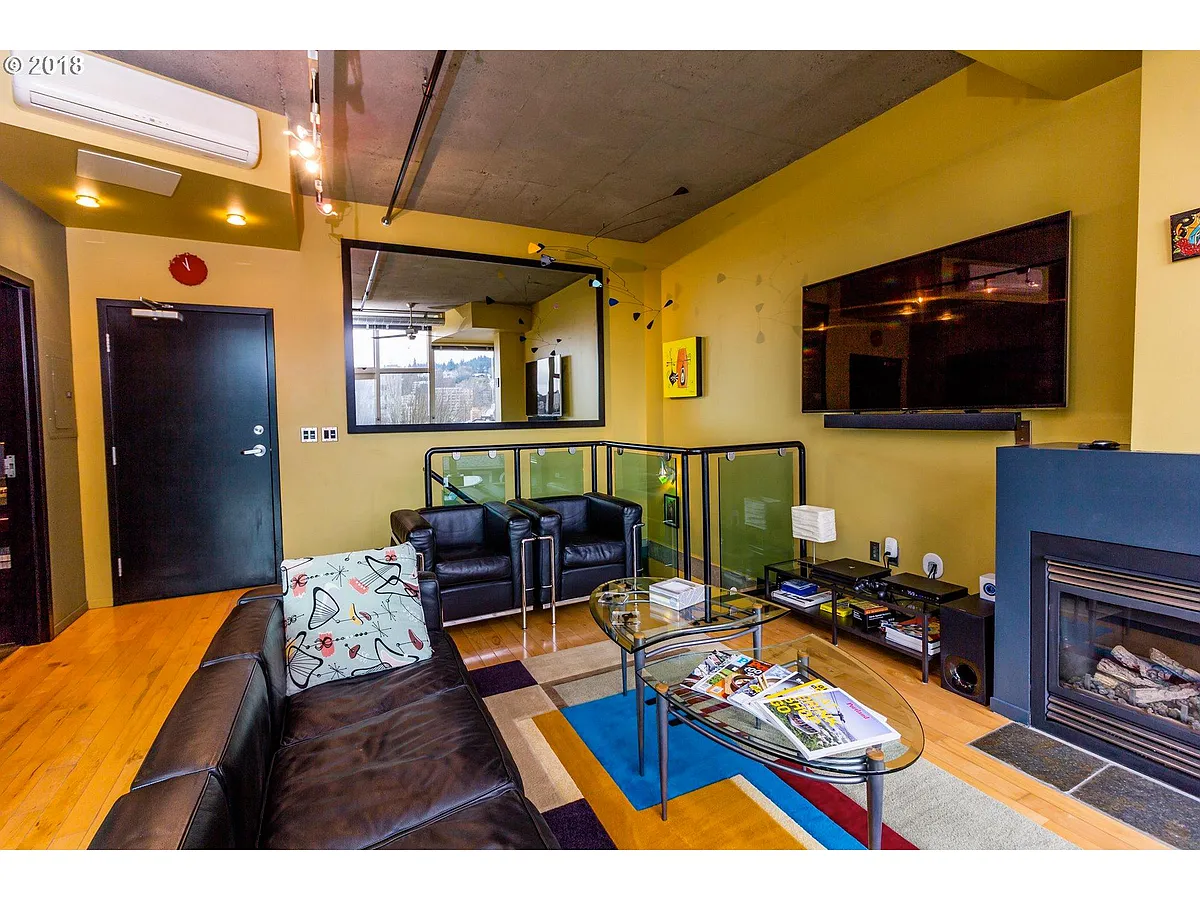 Building Photo - 1410 SW 11th Ave