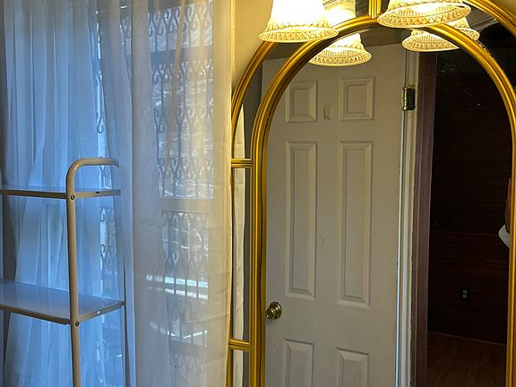 5th image of 864 1/2 Park Ave #0