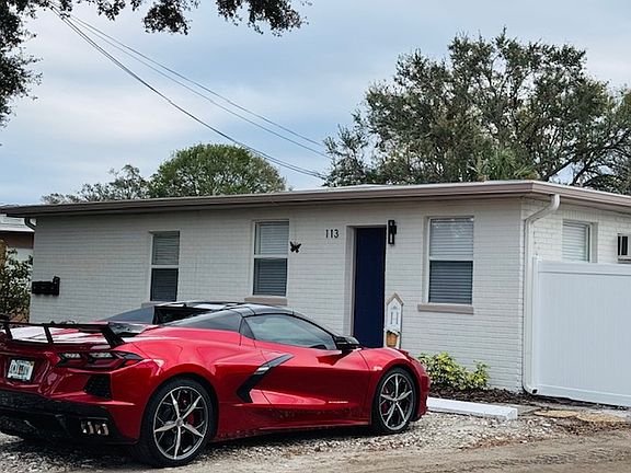3rd image of 113 NE Lincoln Cir N #115