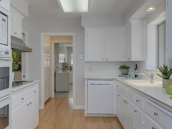 3rd image of 1376 El Solyo Ave