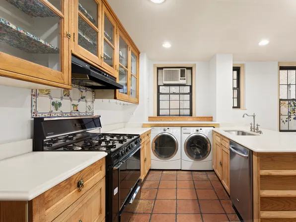 419 East 57th Street image 9 of 17