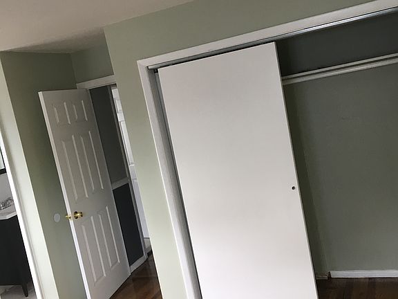 3rd image of 10948 143rd St