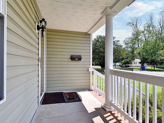 5th image of 627 Temple Ln