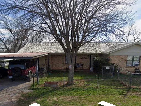218 9th St, Randlett, OK 73562