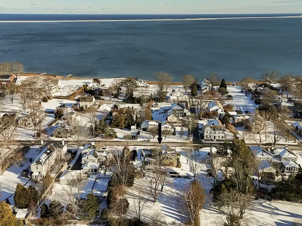 1 Bumble Bee Ln, Duxbury, MA 02332