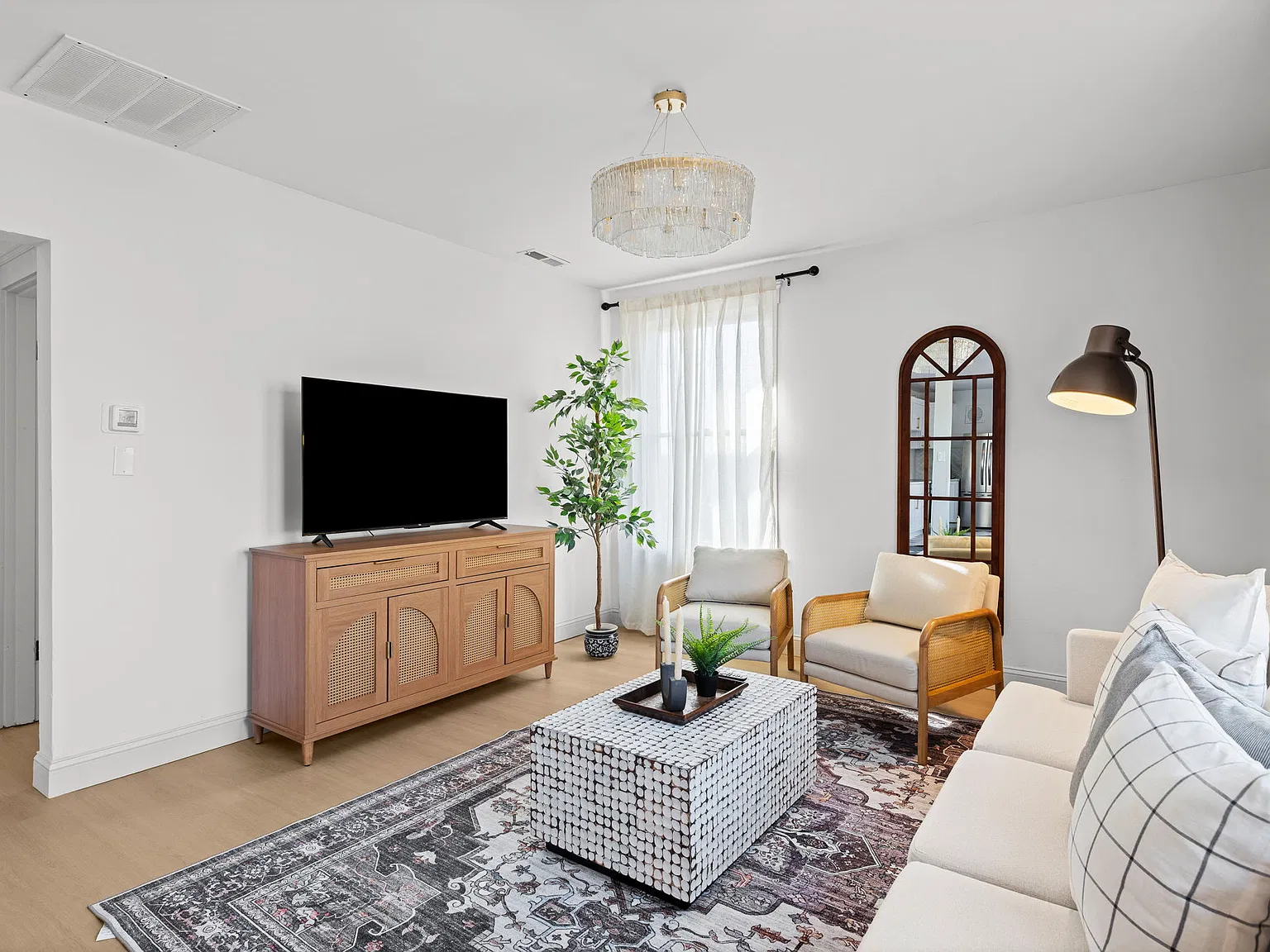 3 bed, 1958 sqft, $1,850 — Photo 4