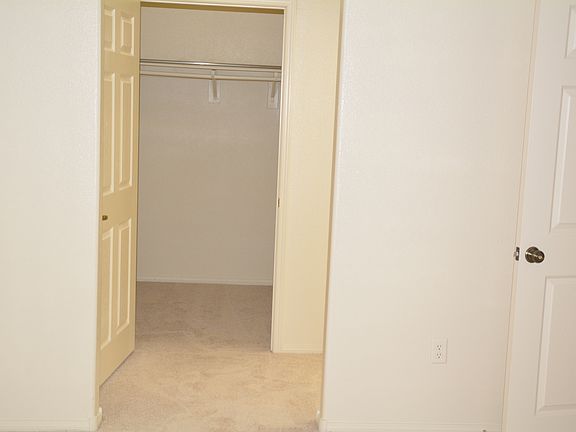 Master Bedroom Walking Closet