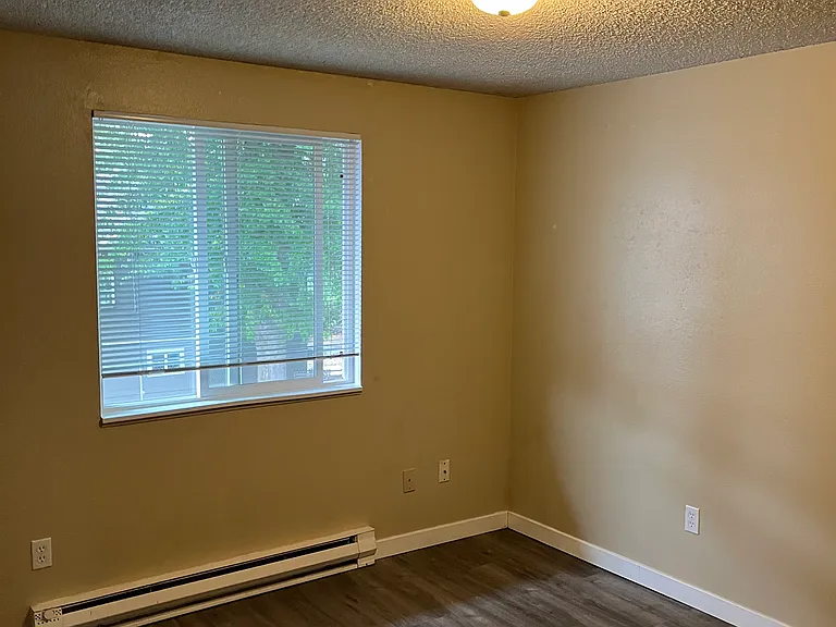 550 SE Cedar St — Photo 12