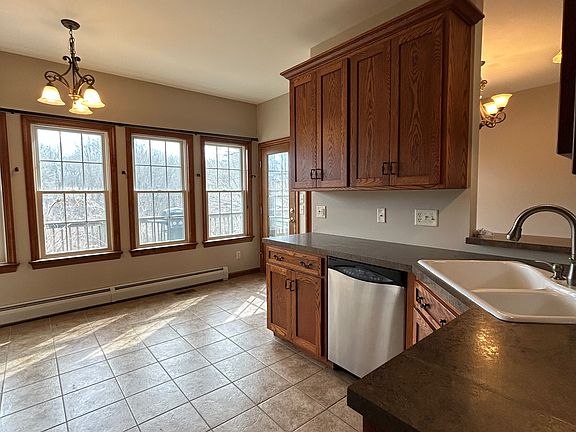 5th image of 6 Abbott Ln