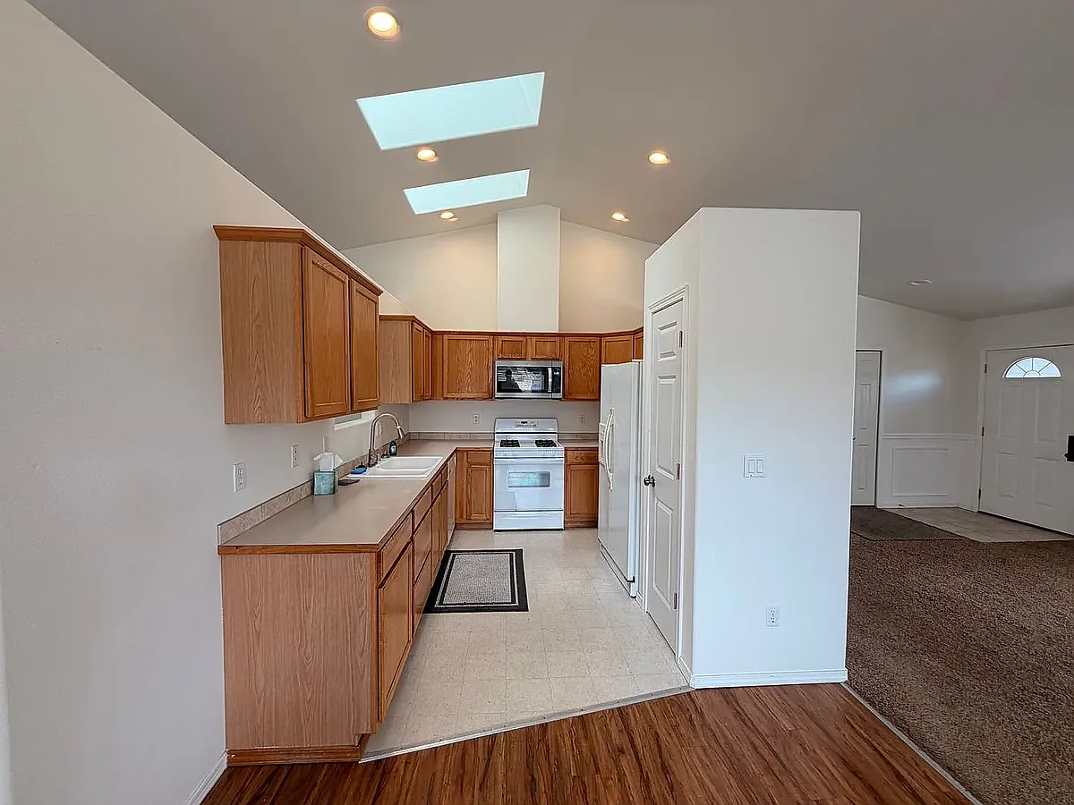 3 bed, 1526 sqft, $2,550 — Photo 2