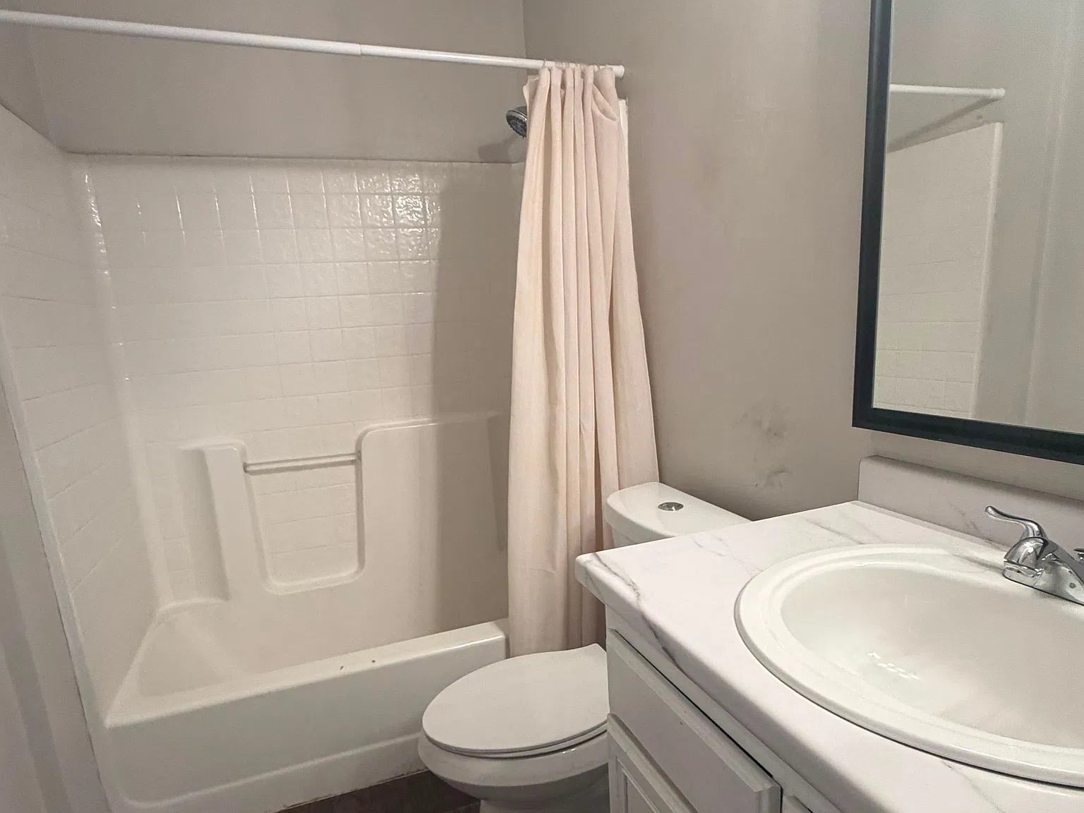 Private Room & Private Bathroom in Shared 3BR/3BA Apartment — Photo 2