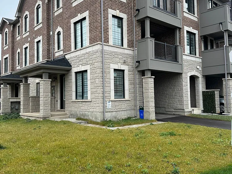 1593 Moira Cres — Photo 3