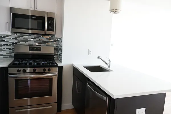 Rented by HighRiseNY | media 10