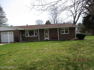 624 N Webster St, Bellevue, MI 49021