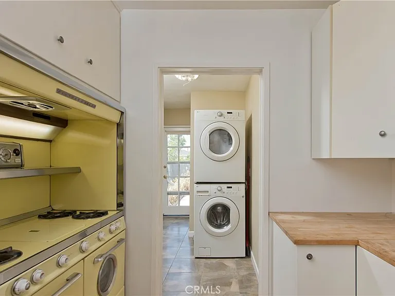 2121 N Screenland Dr — Photo 14