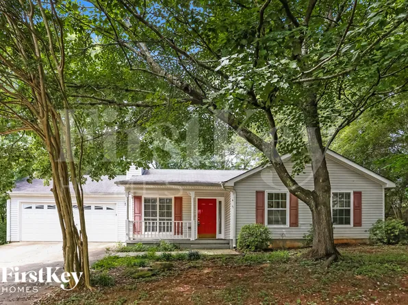 5082 Memory Ln, Flowery Branch, GA 30542