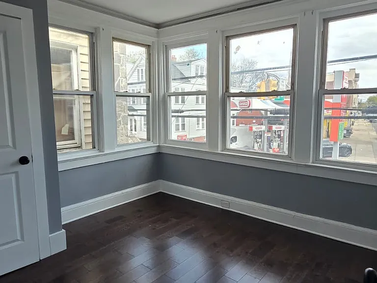 559 Grove St #2 — Photo 6