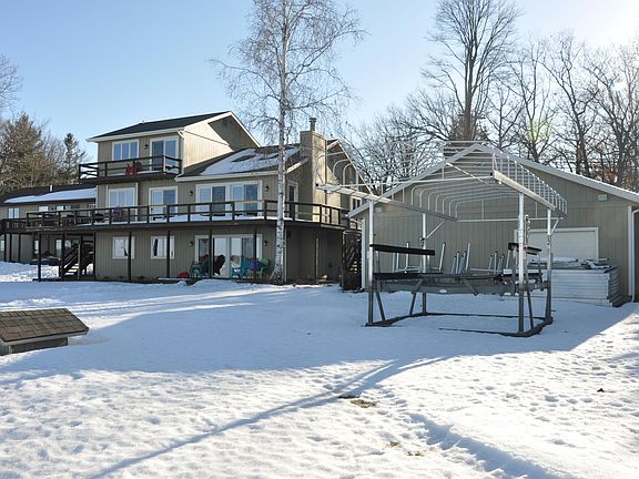 3rd image of 302 Iroquois Ave