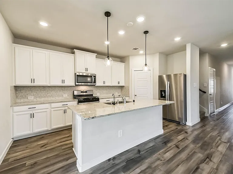 8515 Lake Groove Ln — Photo 10