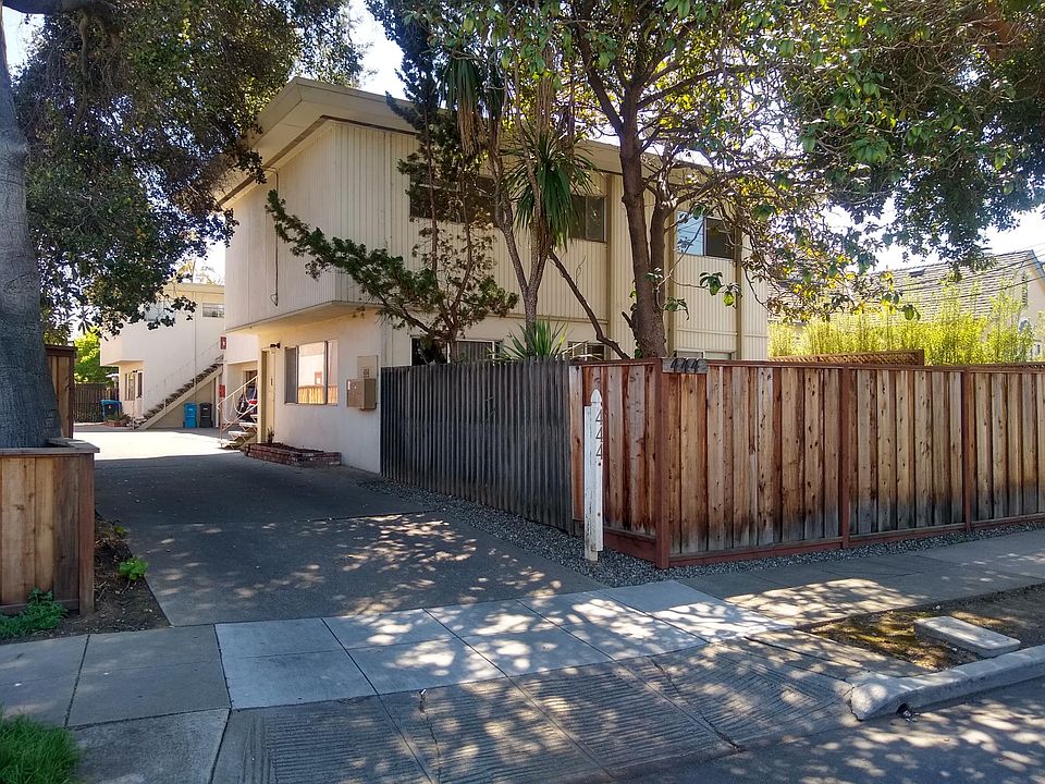 1st image of 444 Villa Ter #3