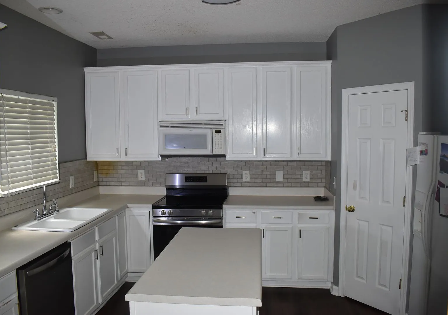 Beautiful Townhome — Photo 3