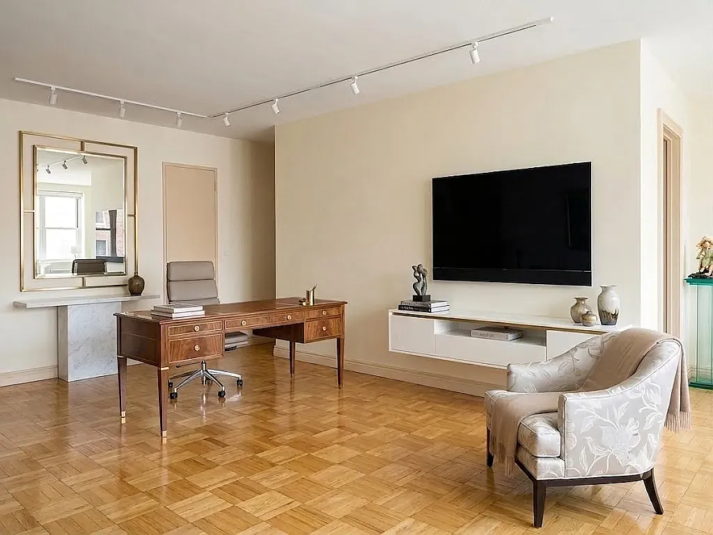 155 East 34th Street — Photo 2