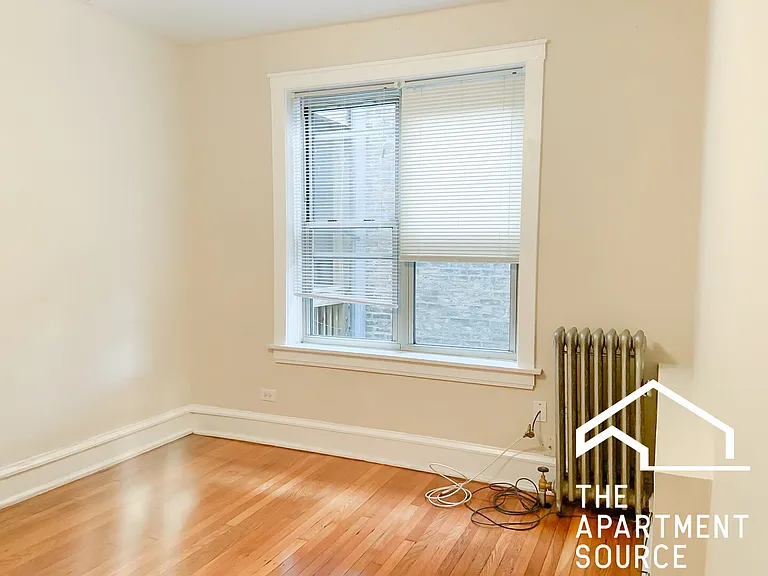1607 W Berteau Ave #2 — Photo 7