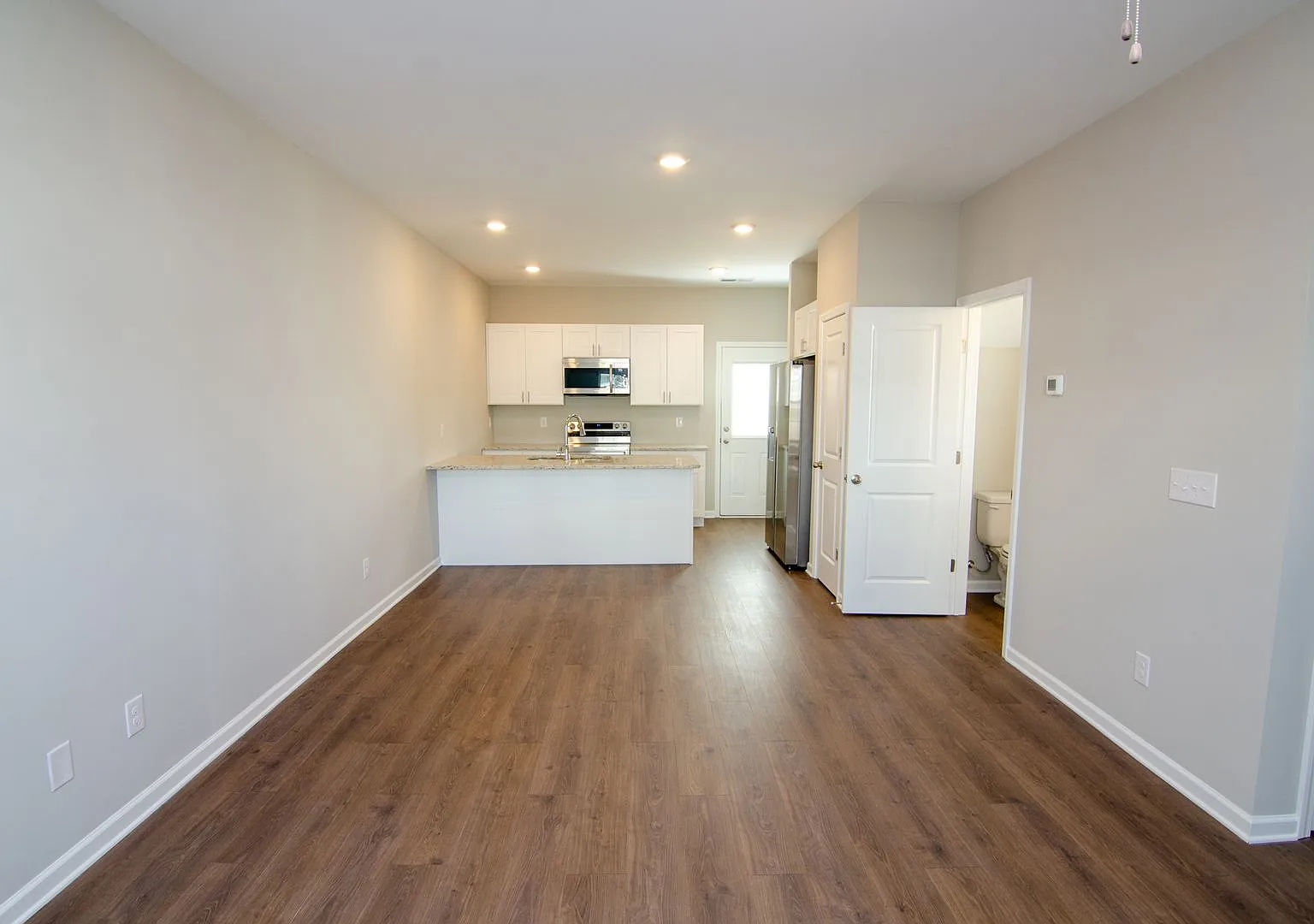 North Columbia Rental — Photo 2