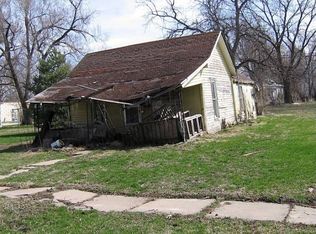 114 N 8th St, Wymore, NE 68466