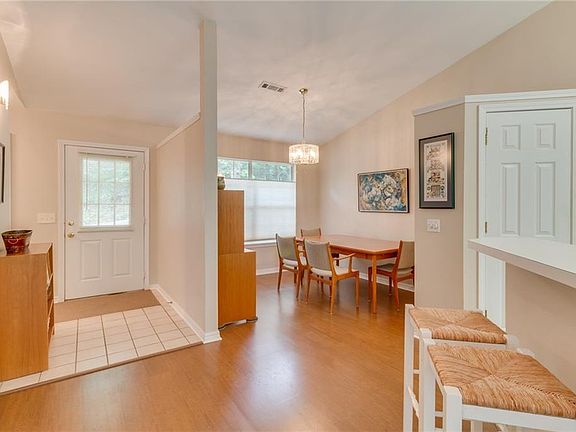 4th image of 161 Dogwood St