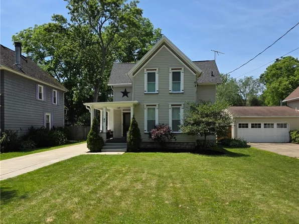 40 Hawkins Ave, Hamburg, NY 14075